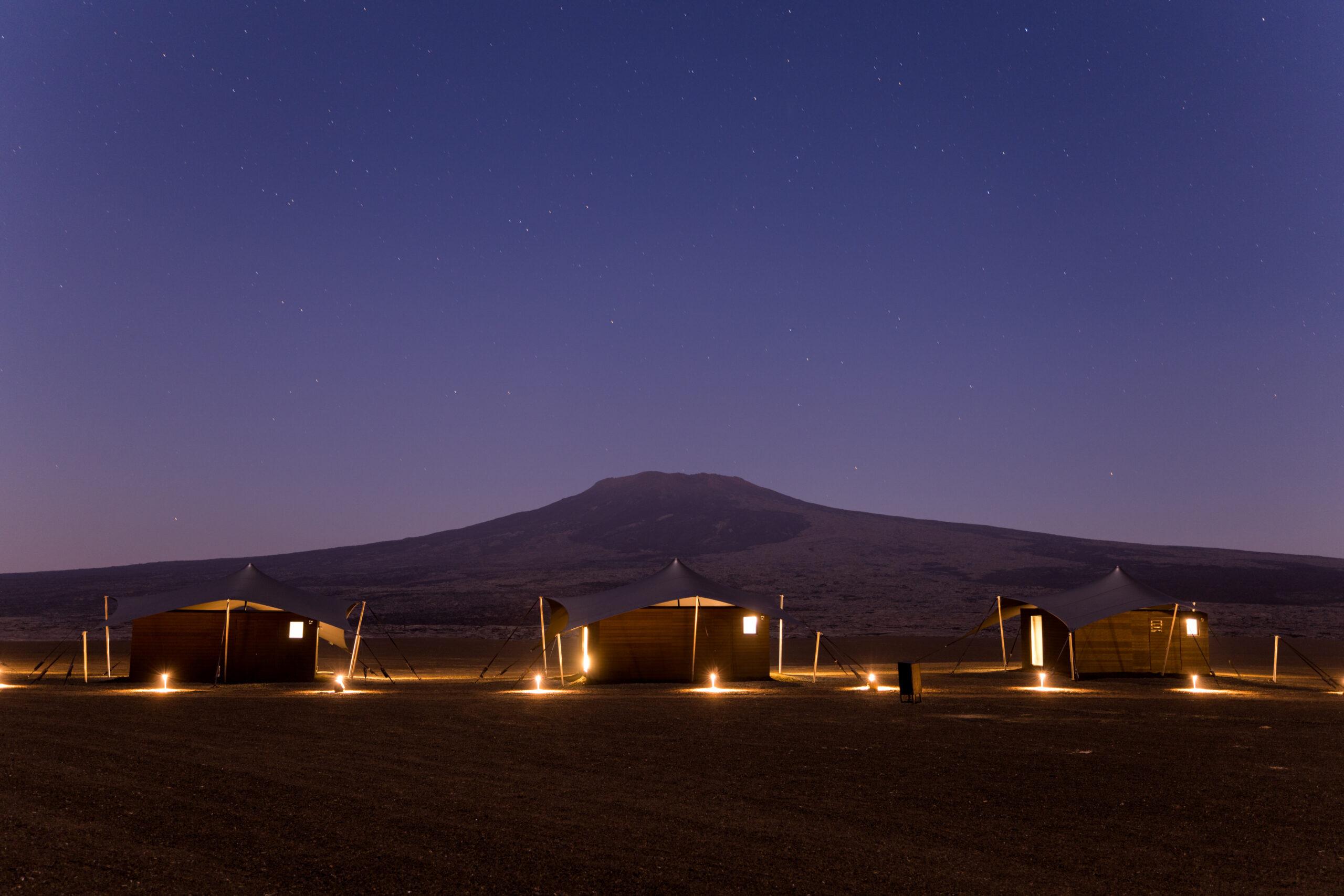 Il Khaybar Volcano Camp offre un eco-lodge unico nel suo genere per sperimentare gli stupendi paesaggi lavici dell'antica Arabia